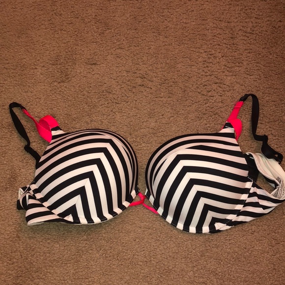 Victoria’s Secret Bombshell Plunge Bra - Picture 1 of 5